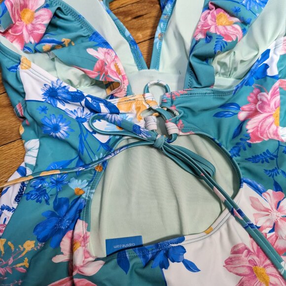NWT Cupshe Women One Piece Swimsuit Large Multicolor Floral Tropical Ruffle Teal - Picture 4 of 4
